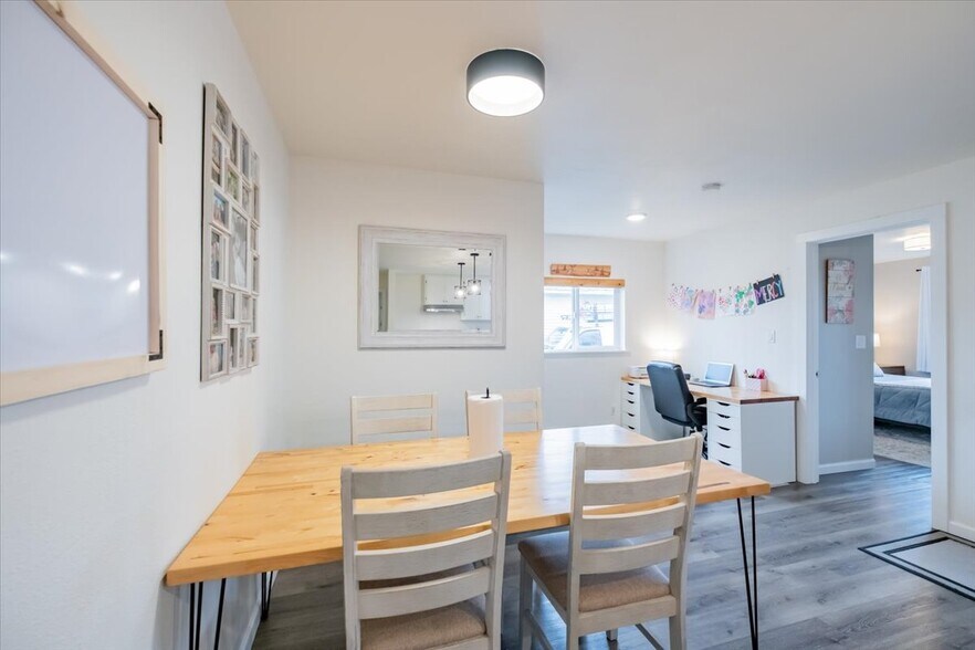 Building Photo - 365 S 15th St