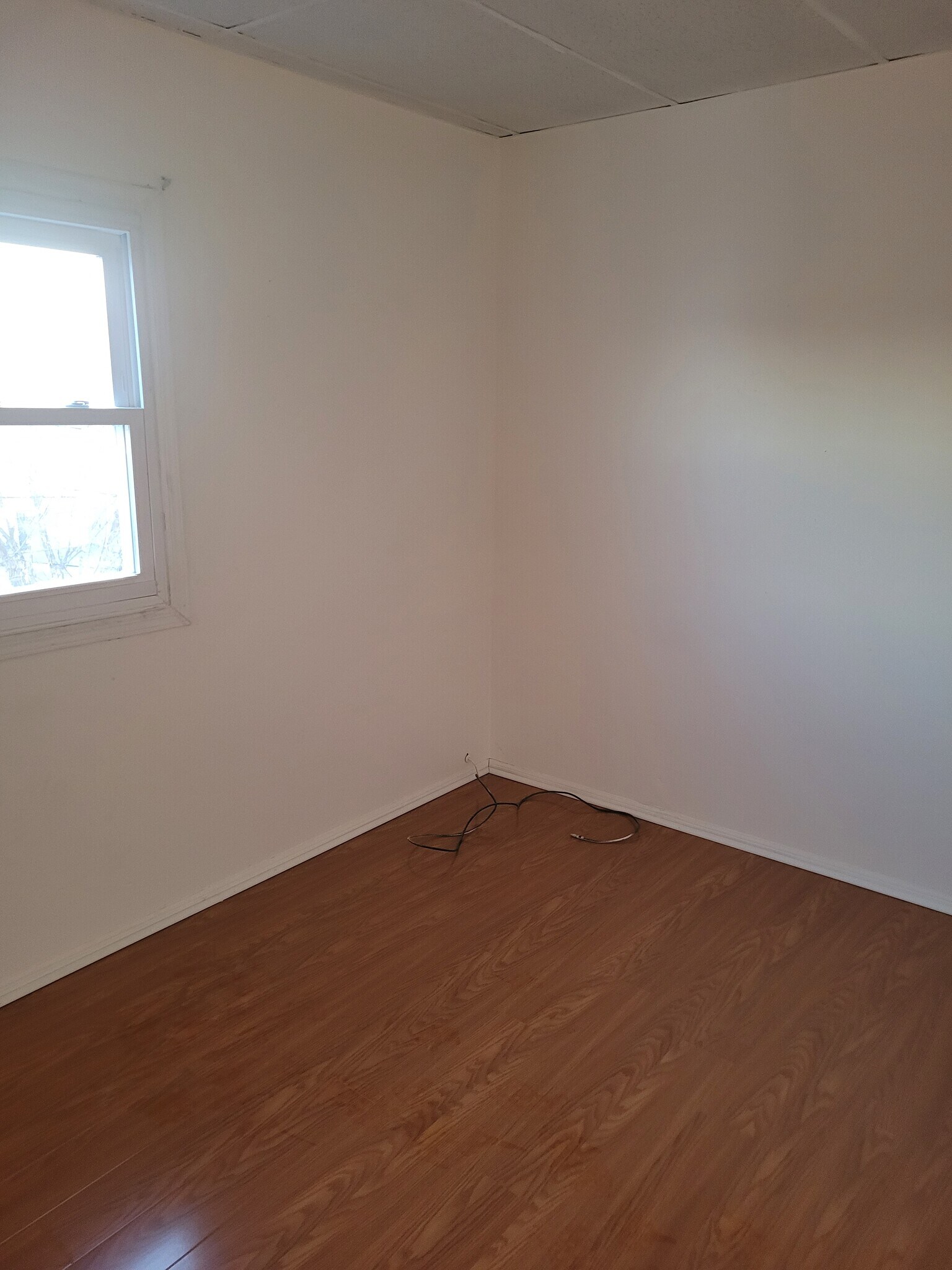 2nd bdrm - 76 Bedford St