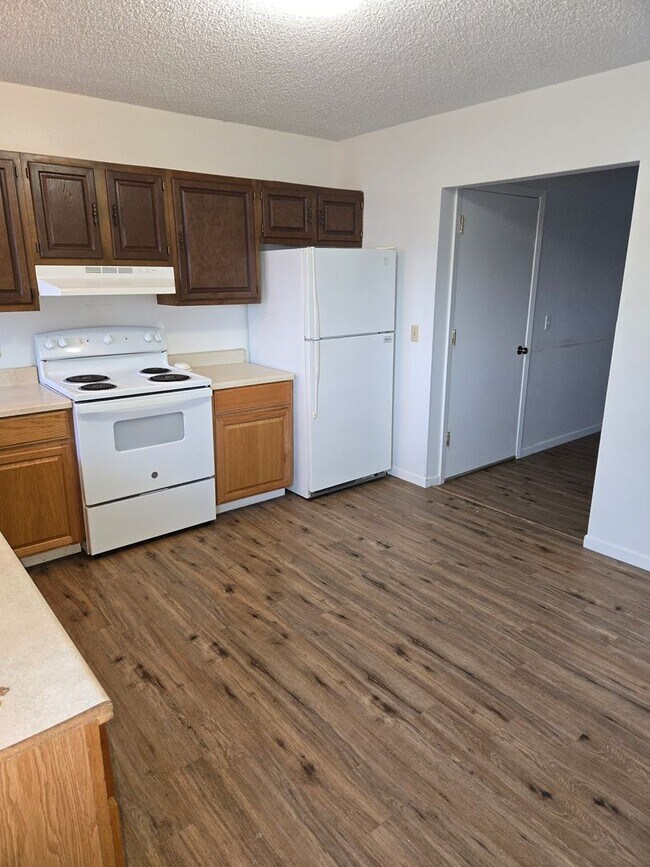 Building Photo - 406 West Ave