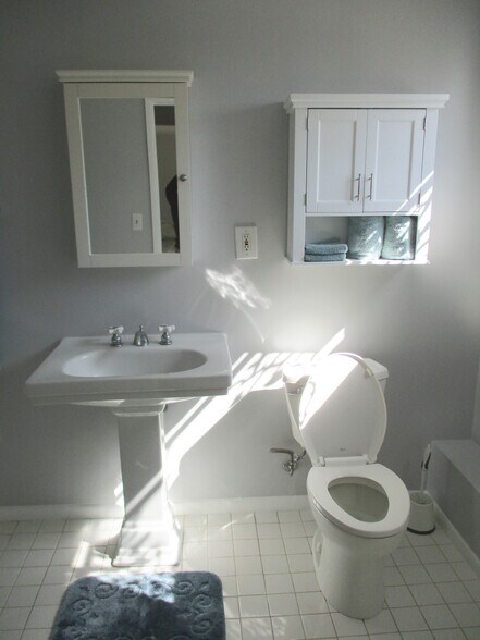 Building Photo - 3450 Effie St