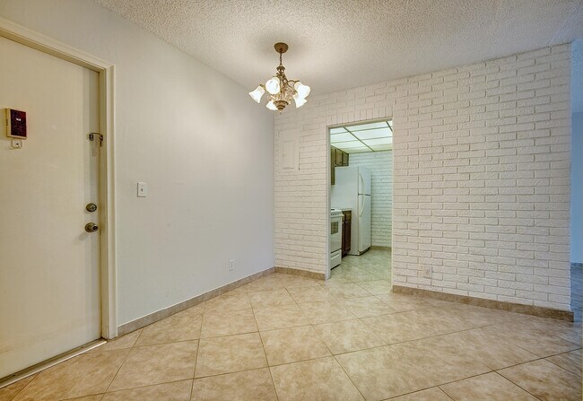 Building Photo - 825 NW 13th St