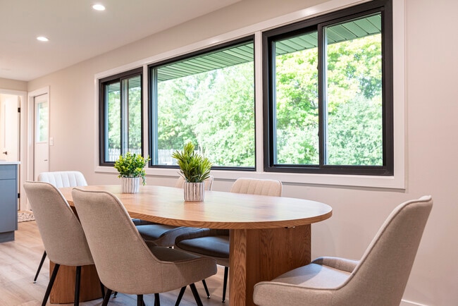 Building Photo - 208 W Hartford Dr