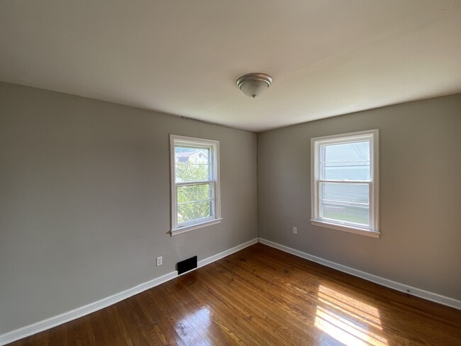 Building Photo - 101 Fame Ave