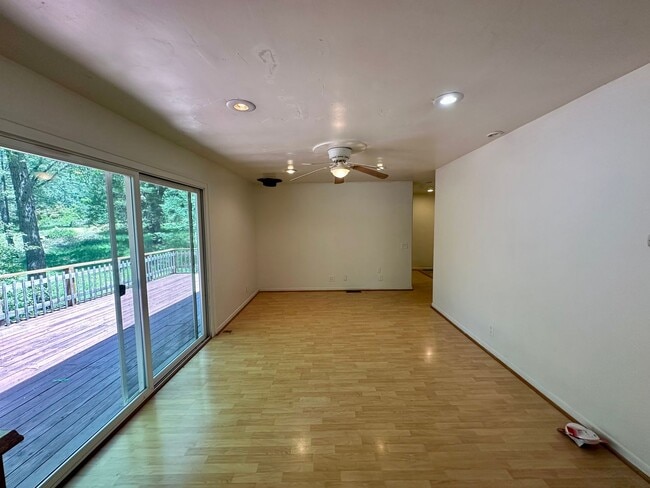 Building Photo - 4 Bedroom 2.5 Bathroom Home on 2 Acres Clo...