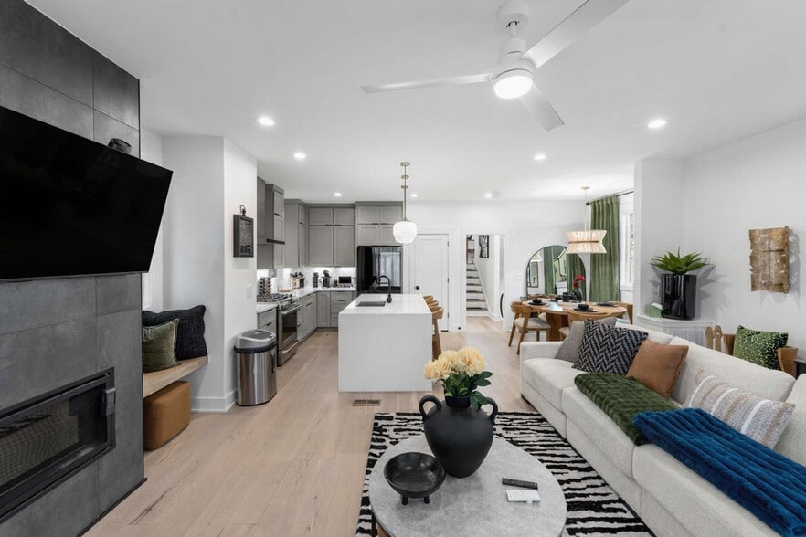 Building Photo - 227 Woodsborough Pl