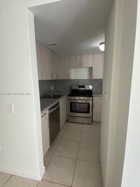 Building Photo - 2539 S Bayshore Dr