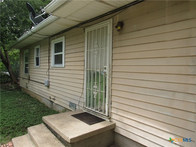 Building Photo - 1701 Elkins Ave