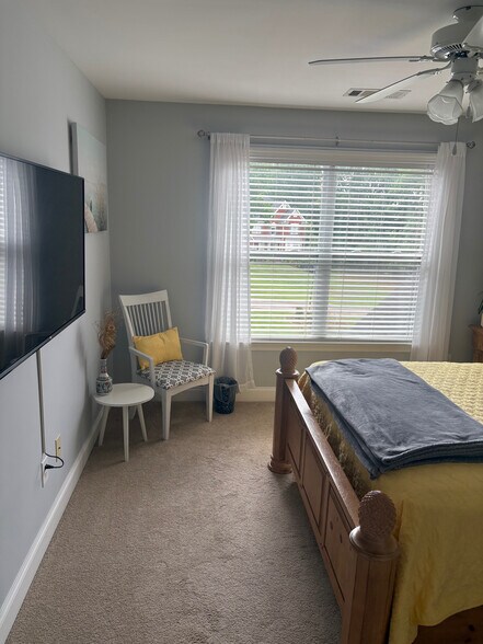 Building Photo - Room in House on Ridgemoor Dr