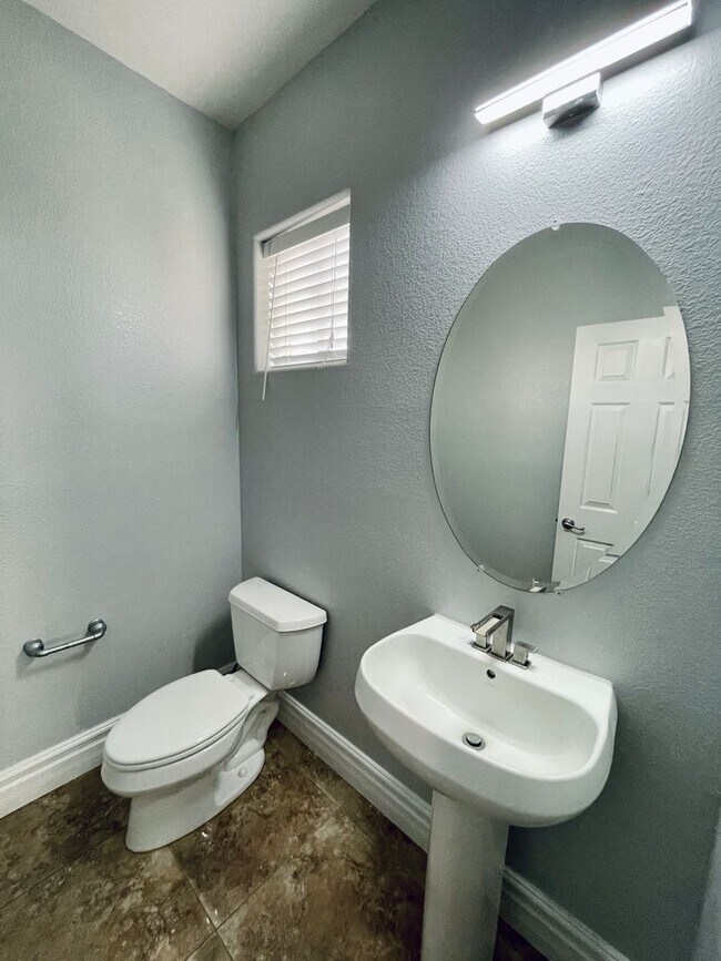 Building Photo - BEAUTIFUL HOME IN RHODES RANCH GUARD GATED COMMUNITY! AMMENITIES INCLUDE COMMUNITY BASKETBALL COU...