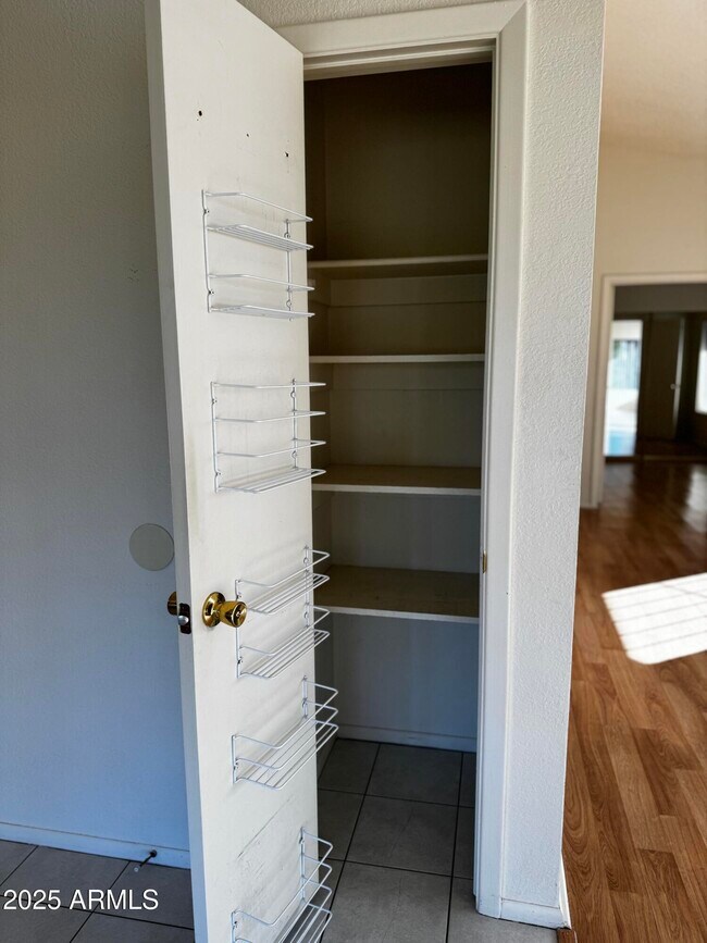 Building Photo - 10830 W Diana Ave