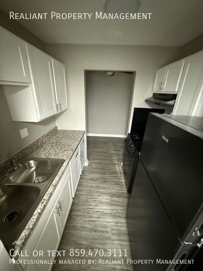 Building Photo - 2082 Fairmont Ct