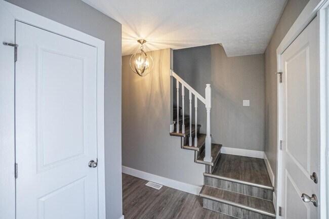 Building Photo - 12713 Ridgeview Cir