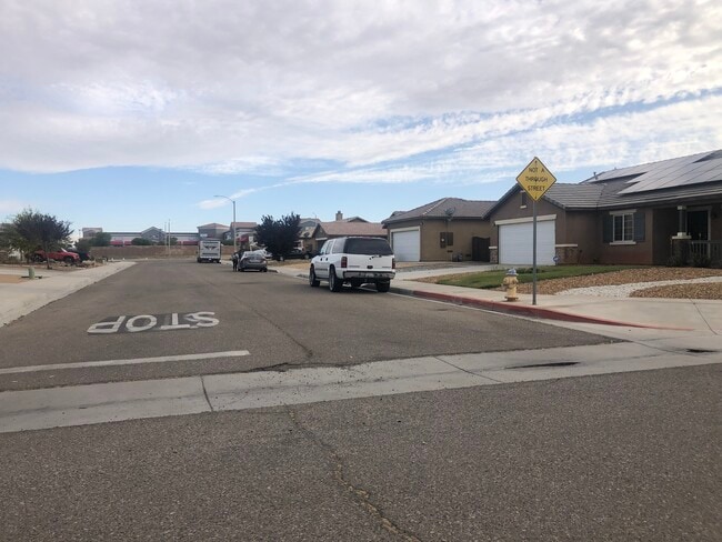 Building Photo - 15712 Pine Bluff Ct