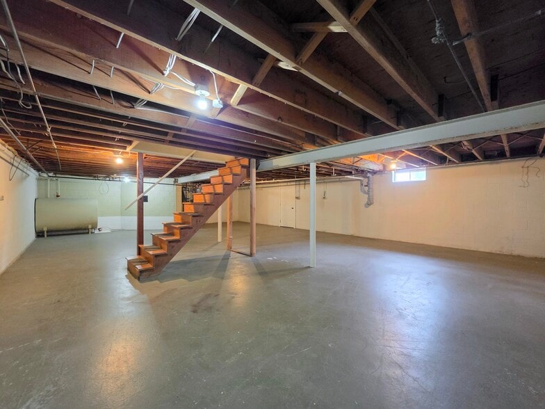 Building Photo - 2402 New Holland Pike