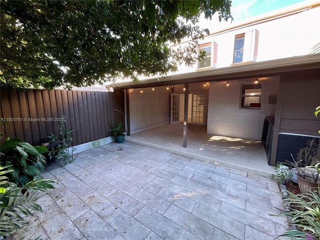 Building Photo - 936 W 79th Pl