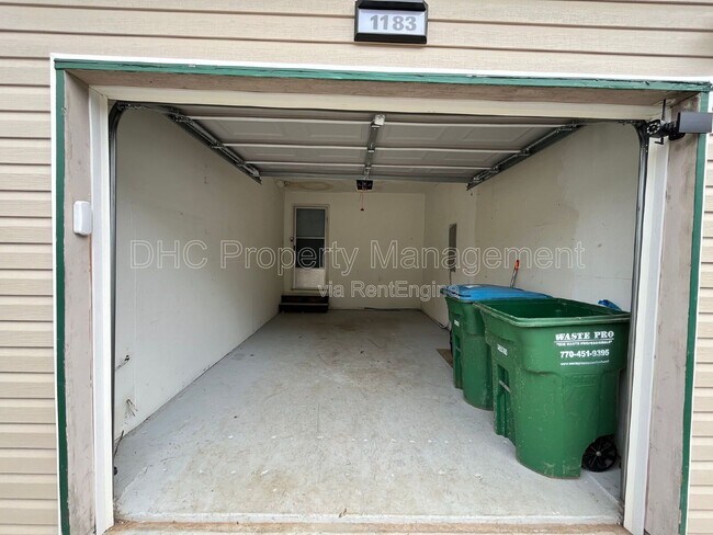 Building Photo - 1183 Red Oak Cove