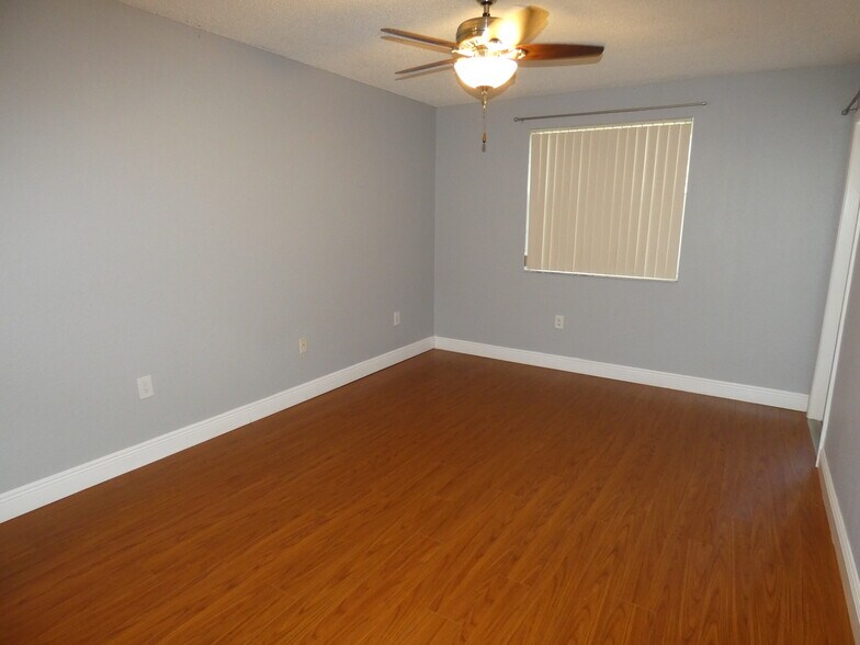 Building Photo - 2810 N Oakland Forest Dr