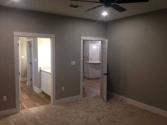 Building Photo - 308 Candlewood Cir