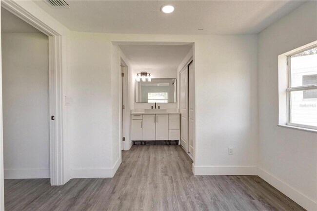 Building Photo - 5039 Avery Rd