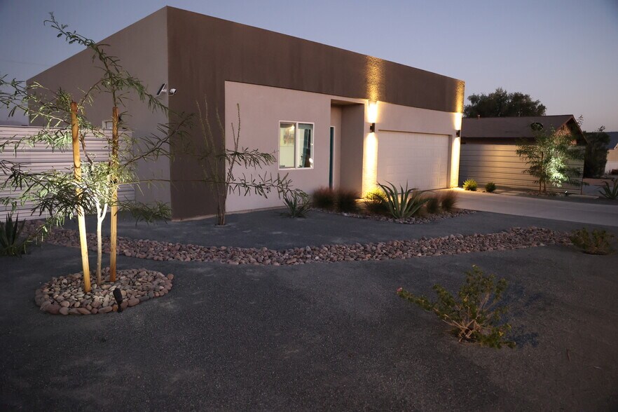 Building Photo - 13826 Caliente Dr