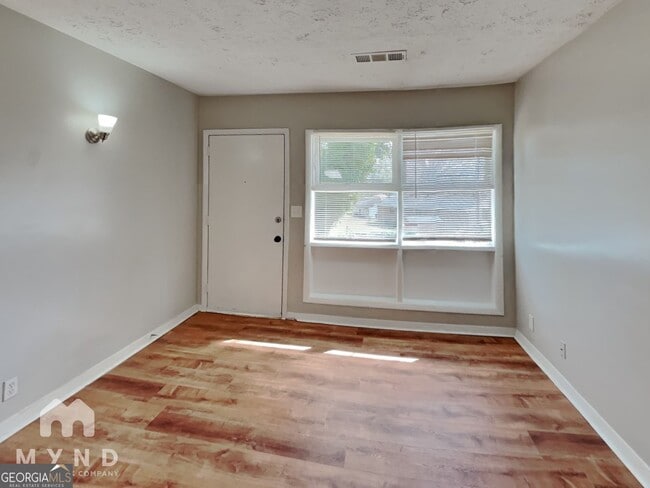 Building Photo - 450 Fairburn Rd NW