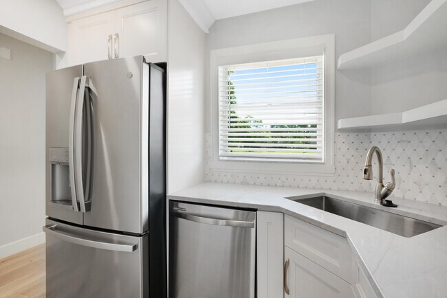Building Photo - 18081 SE Country Club Dr
