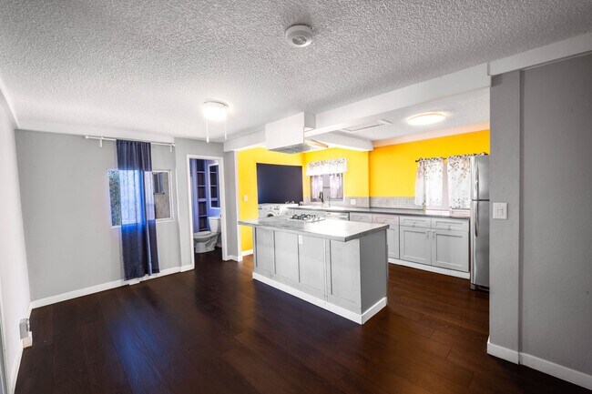 Building Photo - Charming Single-Family Home – Sunroom, Garage & Huge Private Yard