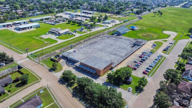 Building Photo - 730 Columbia Ln