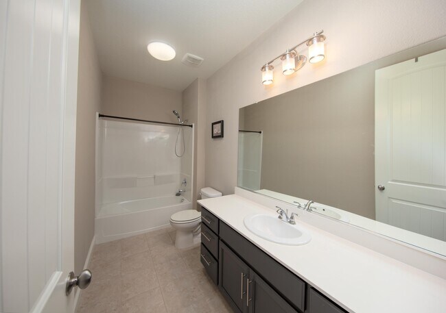 Building Photo - 6491 Bayview Dr