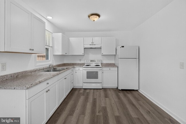 Building Photo - 351 Calvert St