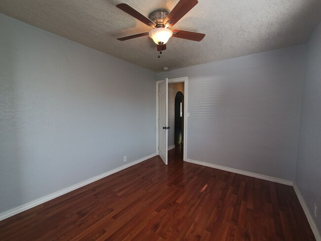 Building Photo - Charming 3-Bedroom Rental with Bonus Backh...