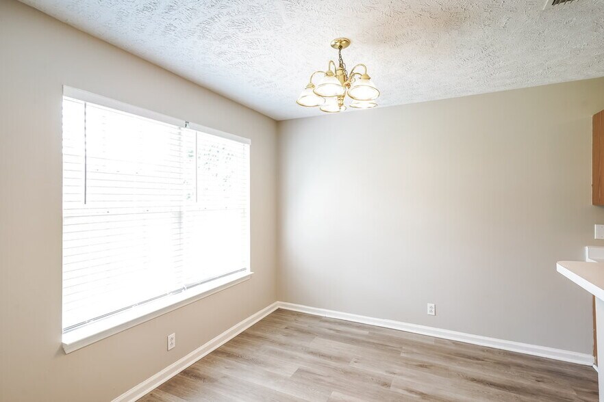 Building Photo - 1187 St Andrews Dr