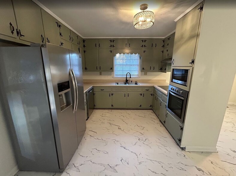 Building Photo - 3013 Scenic Dr