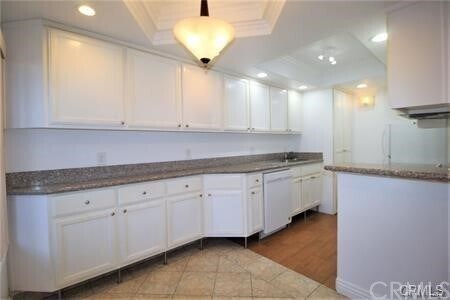 Building Photo - 6 7th Pl