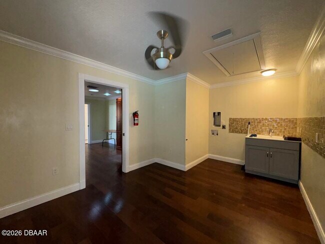 Building Photo - 190 Hidden Hills Dr