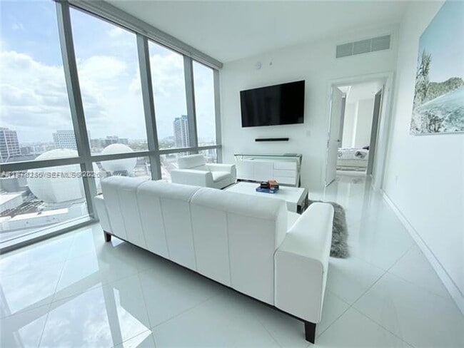 Building Photo - 851 NE 1st Ave