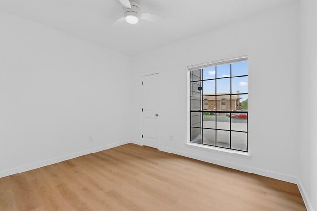 Building Photo - 11306 Nicole Cove