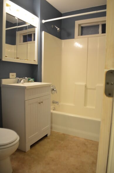 Full Bathroom - 511 E Indiana Ave