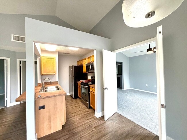 Building Photo - 549 Sun Ridge Pl