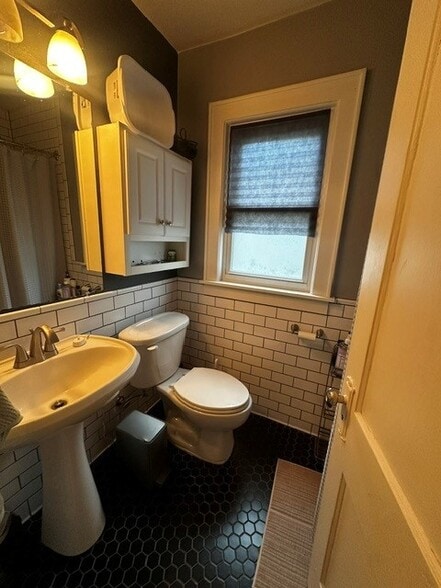 Building Photo - 2252 N 71st St