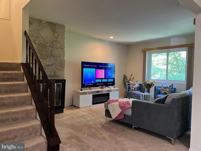 Building Photo - 9547 Fern Hollow Way