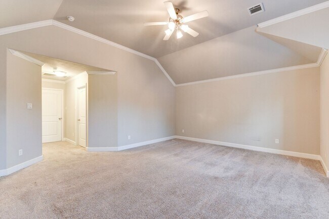 Building Photo - Beautiful Home Right on Durham Drive!