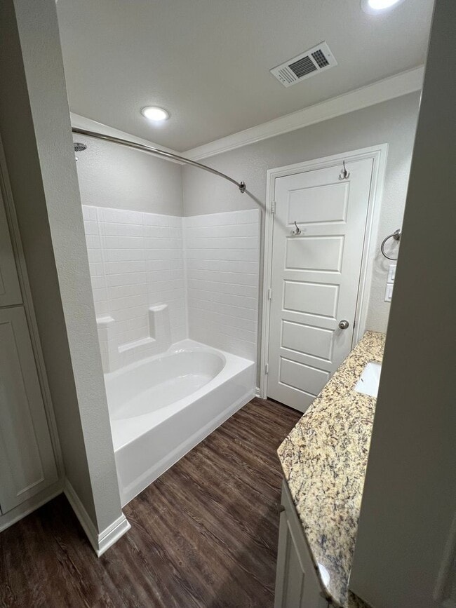 Building Photo - 5429 Meadow Ridge Dr
