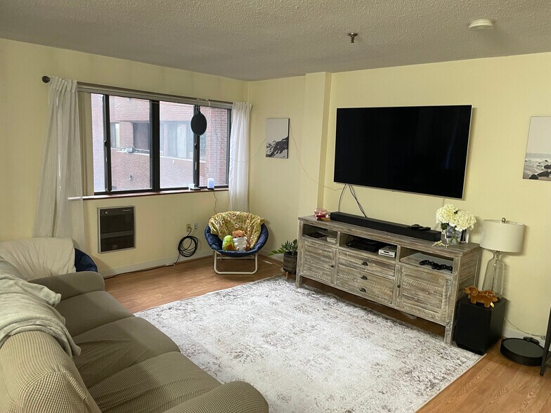 Building Photo - 147 Kelton St