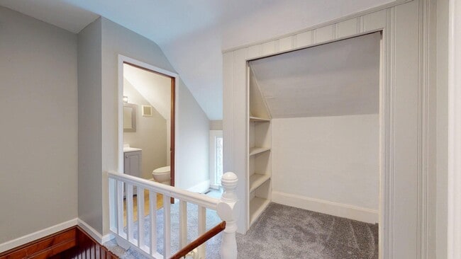 Building Photo - Madison/W.95th neighborhood : 3 bedroom/1 bath single family house available NOW.
