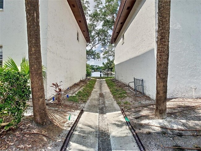 Building Photo - 9115 Tudor Dr