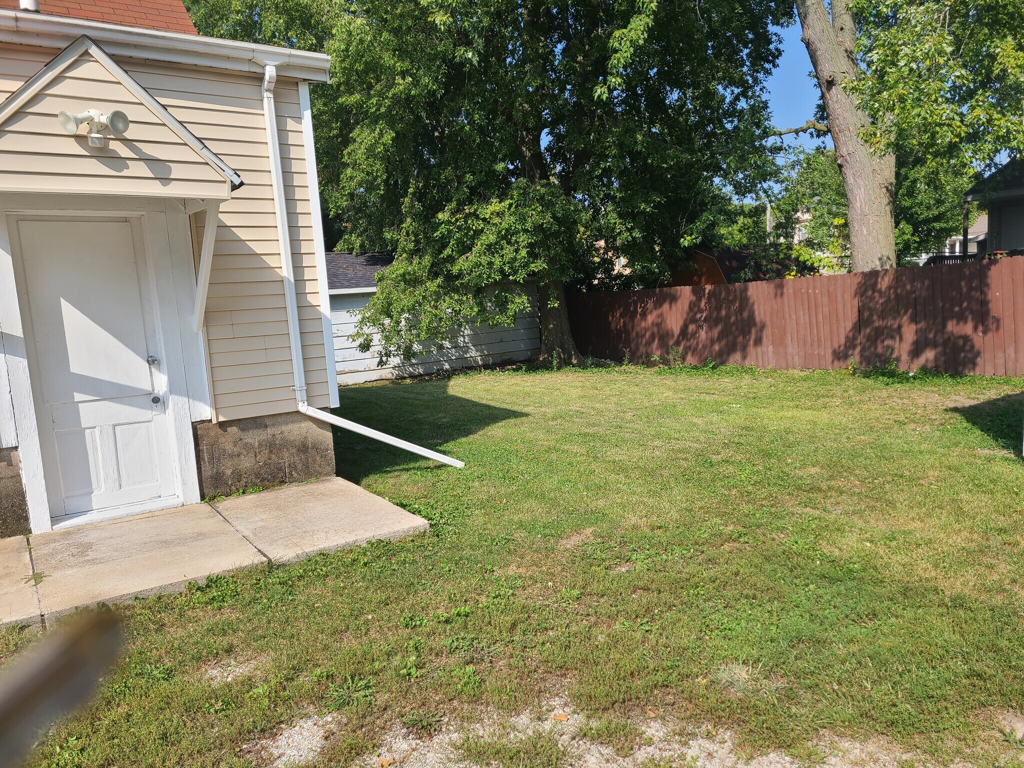 Building Photo - 914 S Center St