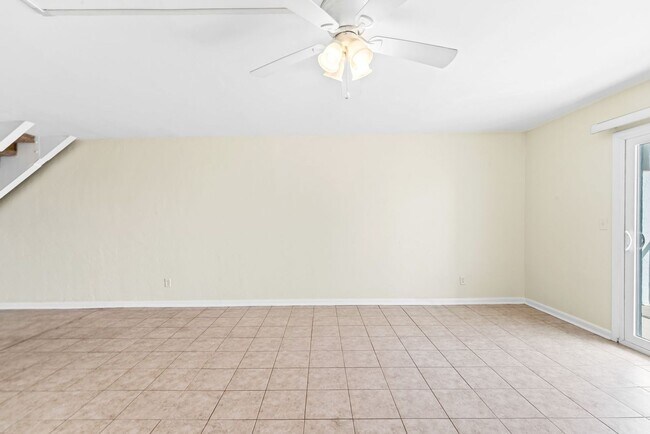 Building Photo - Oceanfront 2 Bedroom Condo with Stunning Views