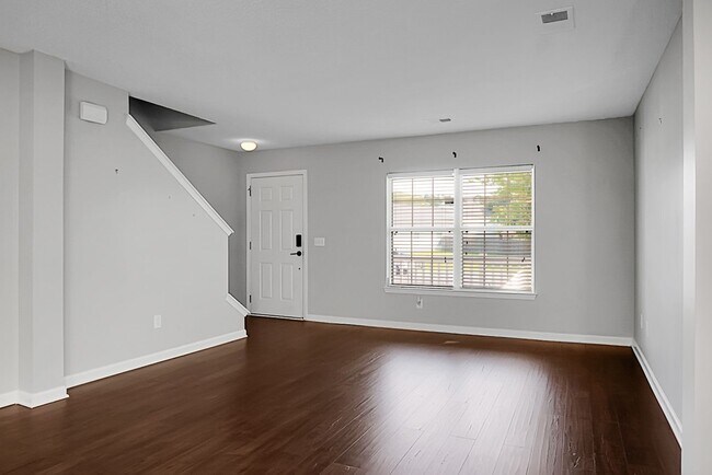 Building Photo - MOVE IN SPECIAL - 50% off First Month's Re...