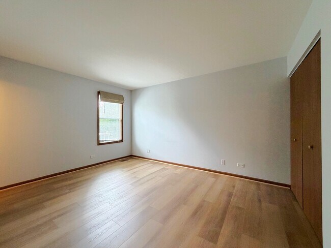 Building Photo - 1724 Hall Pl